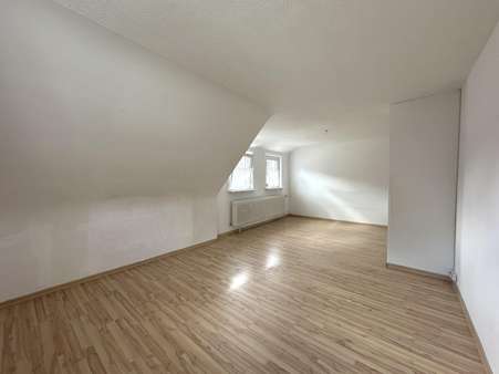 Wohn-/Esszimmer - Dachgeschosswohnung in 72574 Bad Urach mit 83m² kaufen