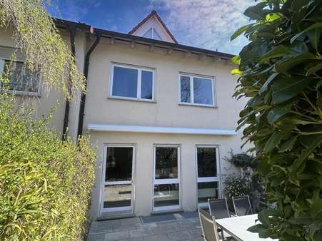 Hinteransicht Haus - Reihenmittelhaus in 72762 Reutlingen mit 129m² kaufen