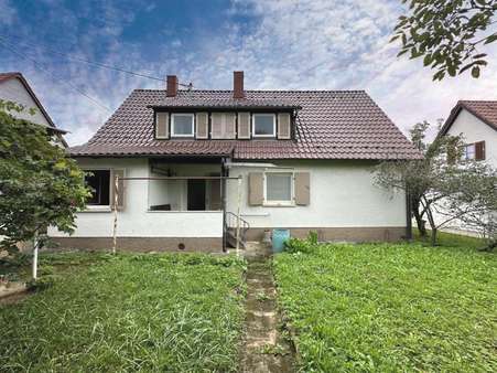 Außenansicht vom Garten - Einfamilienhaus in 72800 Eningen mit 124m² kaufen