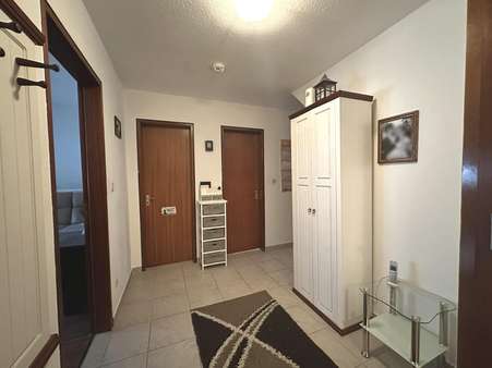 Flur Flur - Dachgeschosswohnung in 72574 Bad Urach mit 98m² kaufen