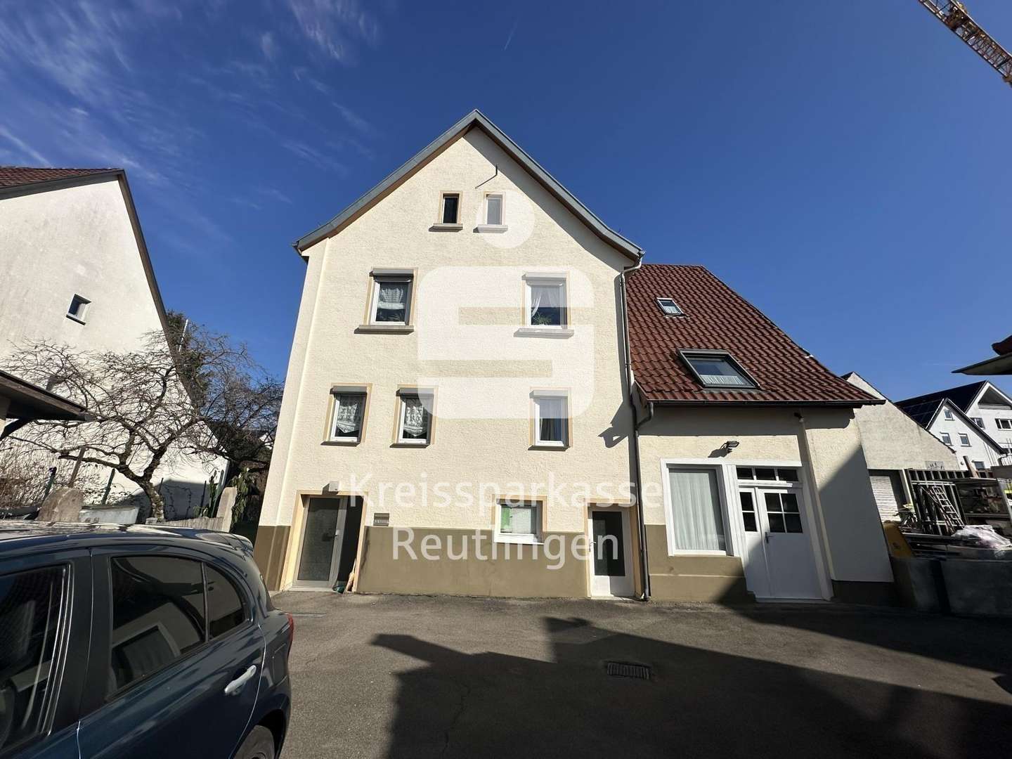 Titelbild - Zweifamilienhaus in 72555 Metzingen mit 157m² kaufen