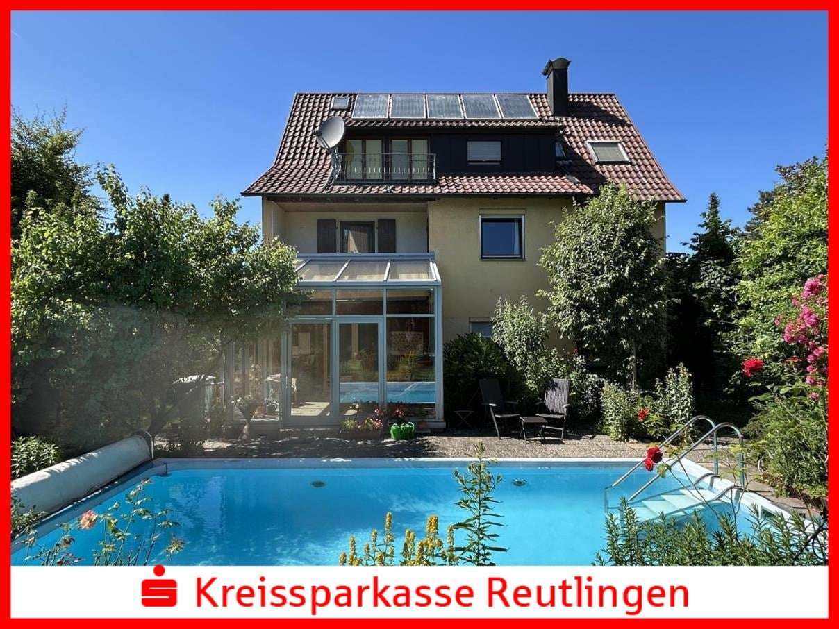 Titelbild Titelbild - Einfamilienhaus in 72766 Reutlingen mit 233m² kaufen
