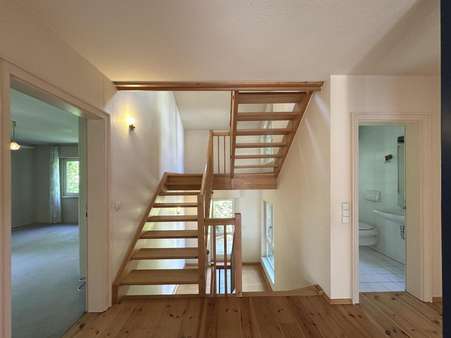 Treppenhaus - Einfamilienhaus in 72555 Metzingen mit 283m² kaufen