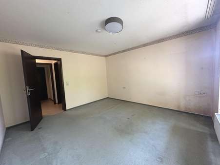 Schlafzimmer - Souterrain-Wohnung in 72574 Bad Urach mit 72m² kaufen