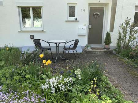 Eingangsbereich / Vorgarten - Reihenmittelhaus in 72760 Reutlingen mit 68m² kaufen