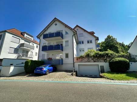 Vordere Hausansicht Vordere Hausansicht - Erdgeschosswohnung in 72764 Reutlingen mit 62m² kaufen