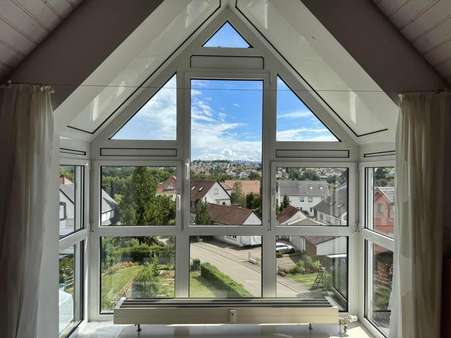 Fensterfront im Schlafzimmer Fensterfront im Schlafzimmer - Dachgeschosswohnung in 72124 Pliezhausen mit 127m² kaufen