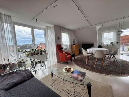 Wohn- und Essbereich Wohn- und Essbereich - Dachgeschosswohnung in 72124 Pliezhausen mit 127m² kaufen