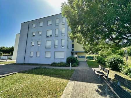 Hausansicht Hausansicht - Etagenwohnung in 72760 Reutlingen mit 101m² kaufen