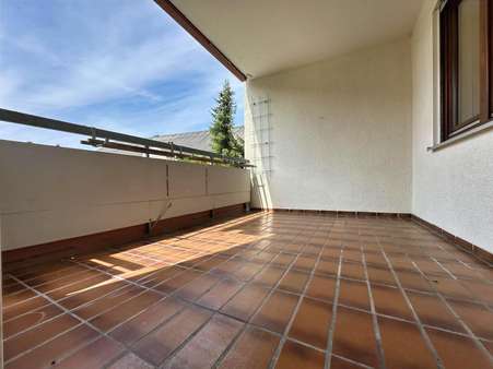 Überdachter Balkon Überdachter Balkon - Erdgeschosswohnung in 72793 Pfullingen mit 83m² kaufen