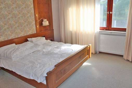 Zimmer - Hotel in 72574 Bad Urach mit 801m² kaufen
