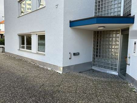 Hauseingang - Erdgeschosswohnung in 72760 Reutlingen mit 61m² kaufen