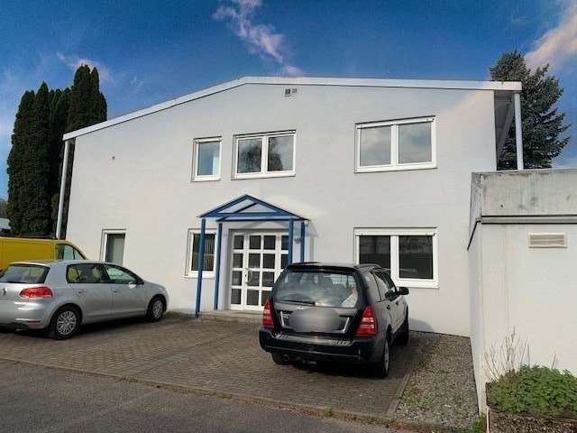 Bürogebäude mit Werkswohnung und der Nähe zur Autobahn A 81 Stuttgart/Singen !!!