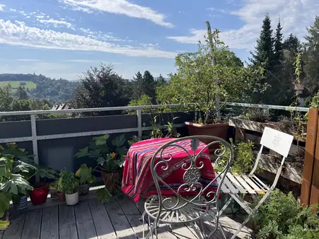 Sanierte Dachgeschosswohnung mit Österberg-Blick! 