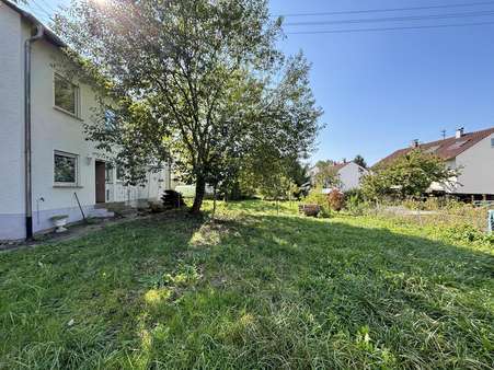 Großer Garten hinter dem Haus Großer Garten hinter dem Haus - Doppelhaushälfte in 72116 Mössingen mit 87m² kaufen