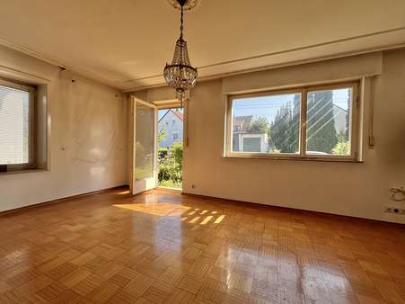 Wohnzimmer mit Terrassenzugang Wohnzimmer mit Terrassenzugang - Doppelhaushälfte in 72116 Mössingen mit 87m² kaufen