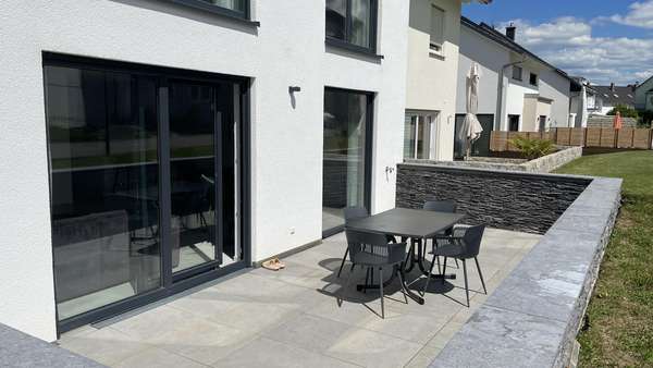 Terrasse Terrasse - Doppelhaushälfte in 72108 Rottenburg mit 219m² kaufen