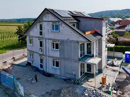 Neubau! 3-Zimmer-Wohnung mit Balkon und Albblick