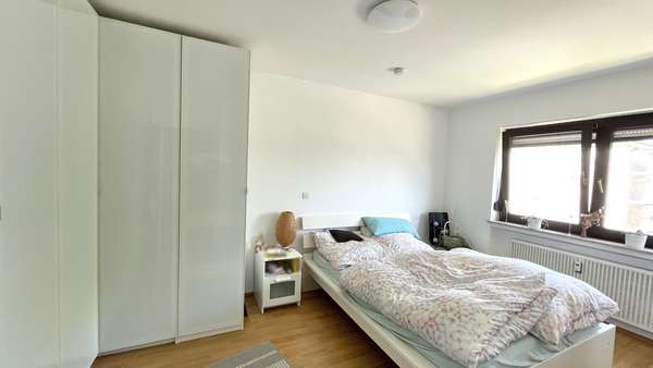 Schlafzimmer - Etagenwohnung in 72108 Rottenburg mit 76m² kaufen