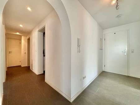 Flur Flur - Erdgeschosswohnung in 72810 Gomaringen mit 90m² kaufen