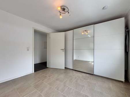 Schlafzimmer Schlafzimmer - Erdgeschosswohnung in 72810 Gomaringen mit 90m² kaufen