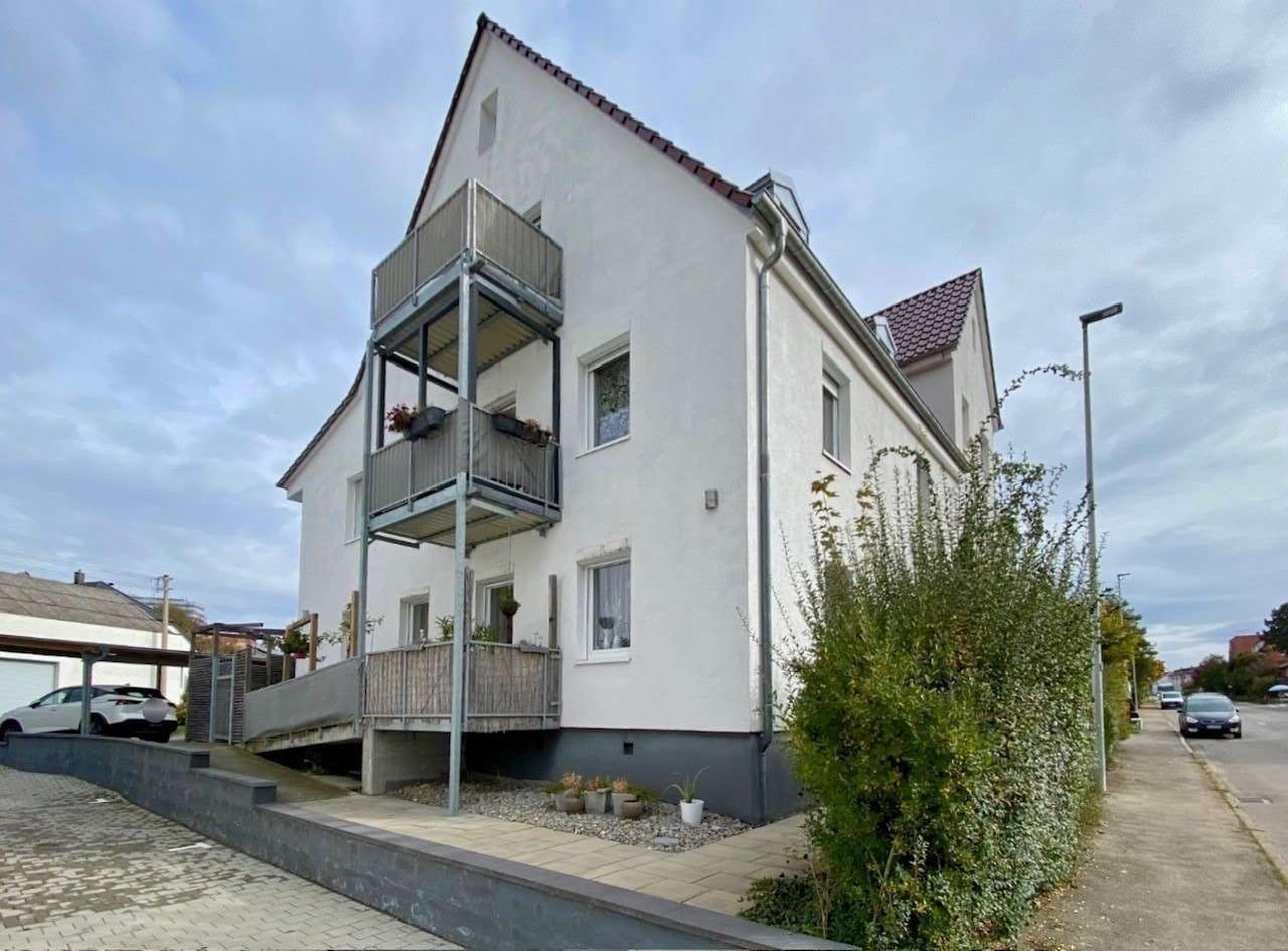 Südwestansicht Südwestansicht - Erdgeschosswohnung in 72810 Gomaringen mit 90m² kaufen