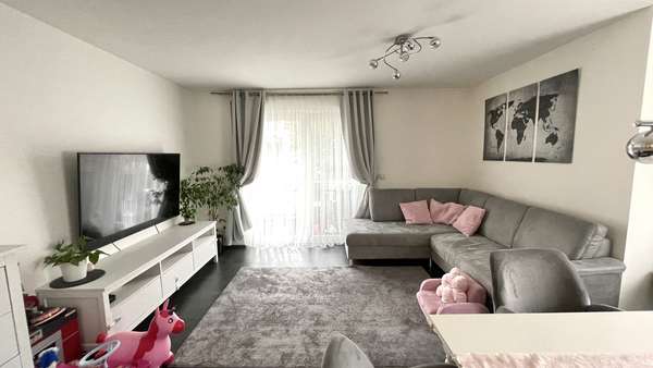 Wohnzimmer - Etagenwohnung in 72108 Rottenburg mit 72m² kaufen