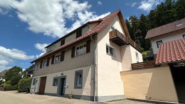Außenansicht Außenansicht - Zweifamilienhaus in 72270 Baiersbronn mit 1m² kaufen