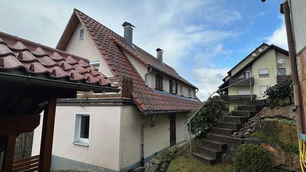 Ausßenansicht hinter dem Haus Ausßenansicht hinter dem Haus - Zweifamilienhaus in 72270 Baiersbronn mit 1m² kaufen