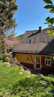 Ansicht vom Garten - Doppelhaushälfte in 72270 Baiersbronn mit 95m² kaufen