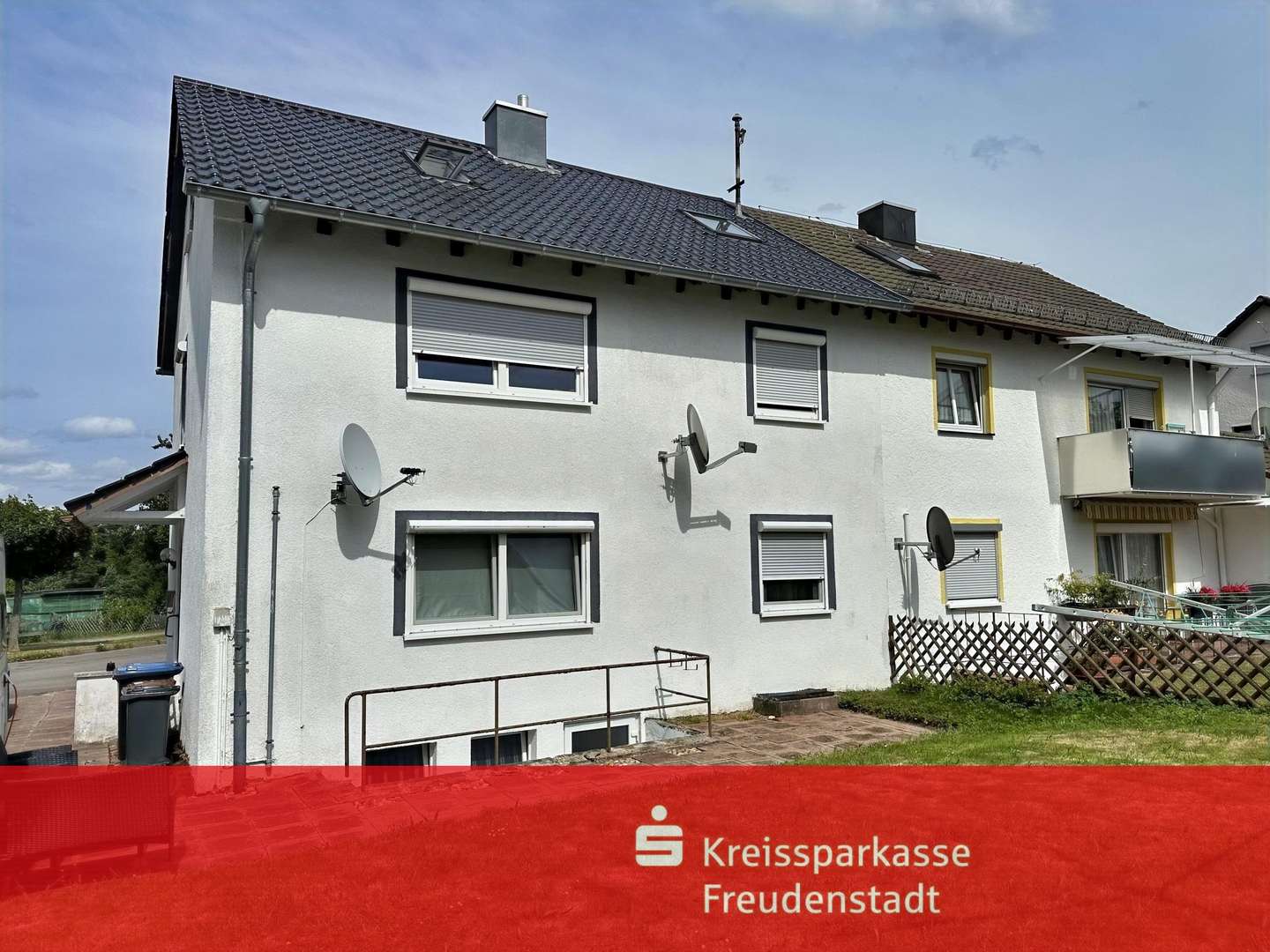 Außenansicht Außenansicht - Doppelhaushälfte in 72285 Pfalzgrafenweiler mit 129m² als Kapitalanlage kaufen