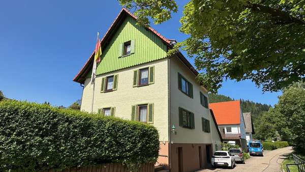 Außenansicht Außenansicht - Zweifamilienhaus in 72270 Baiersbronn mit 229m² kaufen