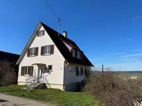 Hausansicht - Einfamilienhaus in 72280 Dornstetten mit 125m² kaufen
