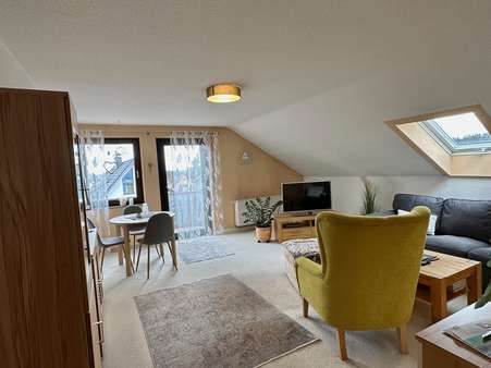 Wohnzimmer - Dachgeschosswohnung in 72250 Freudenstadt mit 99m² kaufen