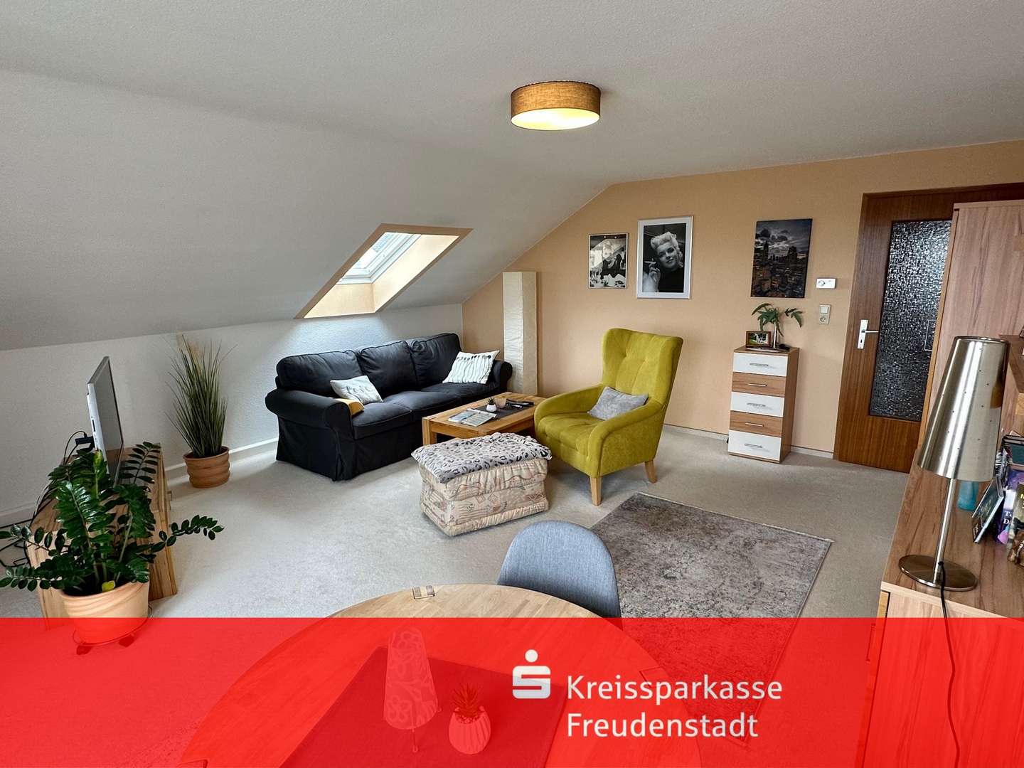 Wohnzimmer - Dachgeschosswohnung in 72250 Freudenstadt mit 99m² kaufen