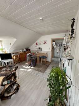 Wohnzimmer - Dachgeschosswohnung in 72250 Freudenstadt mit 69m² kaufen