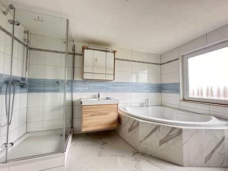 Badezimmer - Zweifamilienhaus in 72160 Horb mit 220m² kaufen
