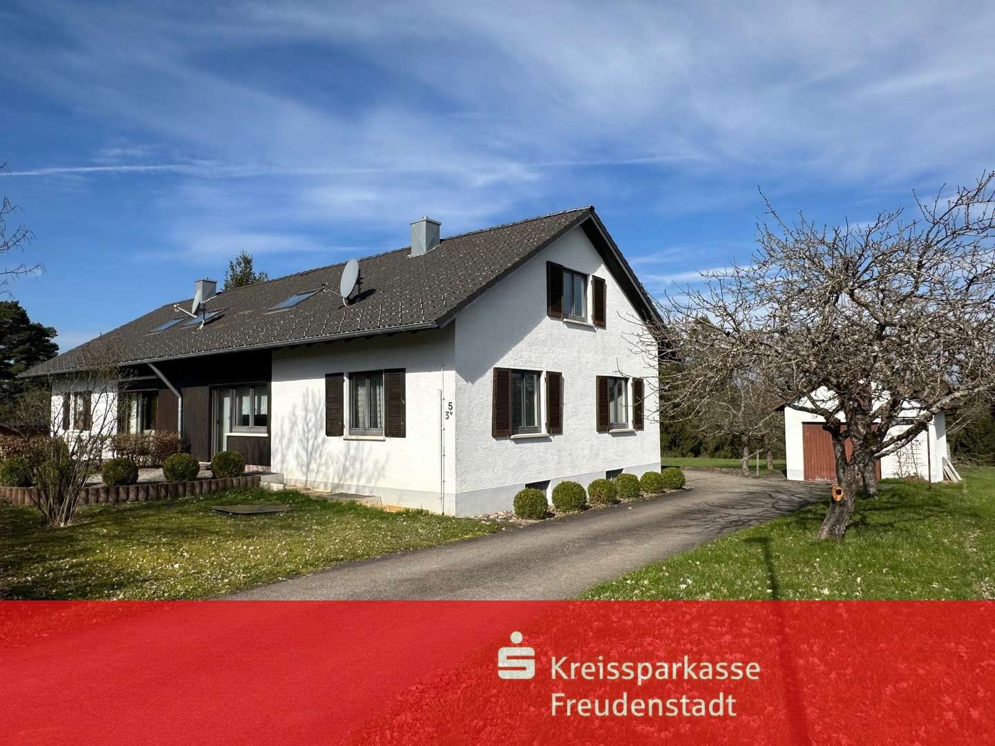 Hausansicht - Doppelhaushälfte in 72178 Waldachtal mit 127m² kaufen