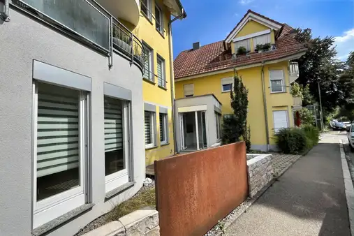 RESERVIERT ! - 2,5-Zimmer-Wohnung im Grünen mit sonniger Terrasse und KFZ-Stellplatz