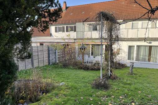 Garten mit kleinem Teich - Doppelhaushälfte in 78532 Tuttlingen mit 150m² kaufen