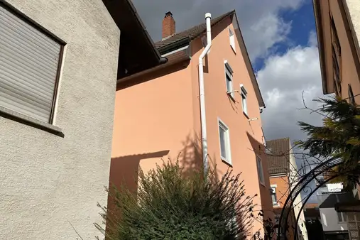 Mehrfamilienhaus z. T.  vermietet in sehr gepflegtem Gesamtzustand