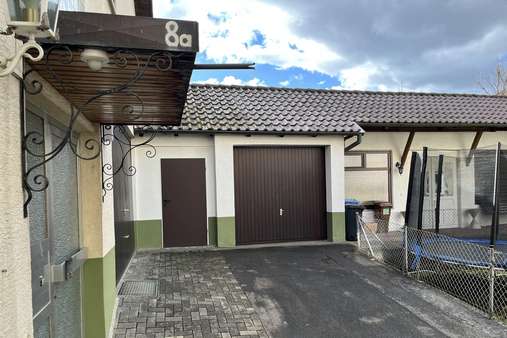 Eingangsbereich / Garagen / Schuppen Eingangsbereich / Garagen / Schuppen - Zweifamilienhaus in 78532 Tuttlingen mit 181m² kaufen