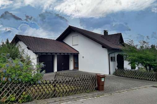 Doppelgarage mit PKW-Stellplätze - Einfamilienhaus in 78532 Tuttlingen mit 193m² kaufen