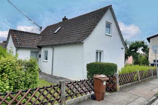 Außenansicht Außenansicht - Einfamilienhaus in 78532 Tuttlingen mit 80m² kaufen