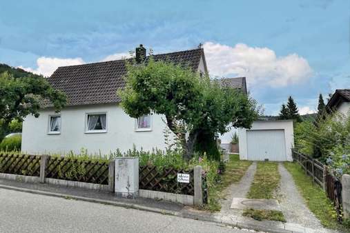 Außenansicht Außenansicht - Einfamilienhaus in 78532 Tuttlingen mit 80m² kaufen