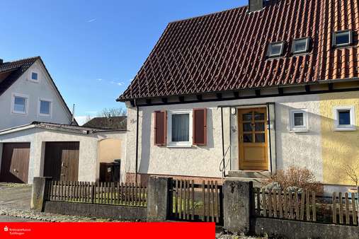 Straßenansicht - Doppelhaushälfte in 78647 Trossingen mit 70m² kaufen