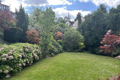 Gartenanlage mit Rasenfläche - Einfamilienhaus in 70839 Gerlingen mit 211m² kaufen