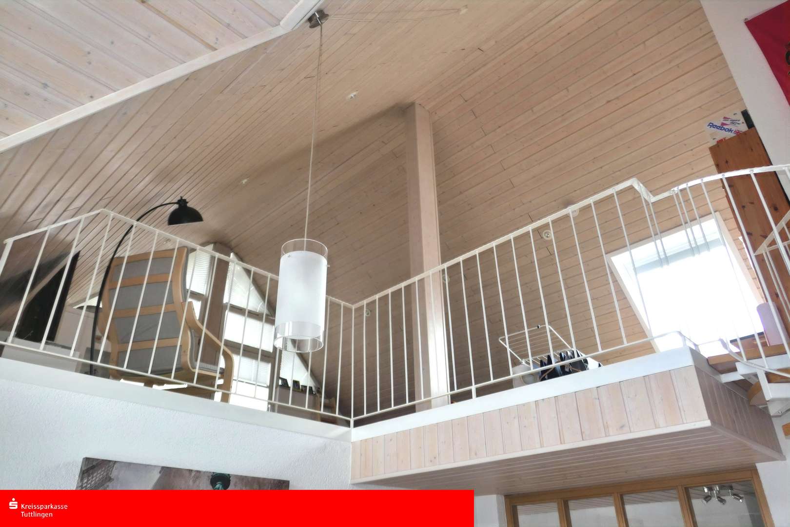 Blick Wohnzimmer auf Galerie - Maisonette-Wohnung in 78589 Dürbheim mit 102m² kaufen