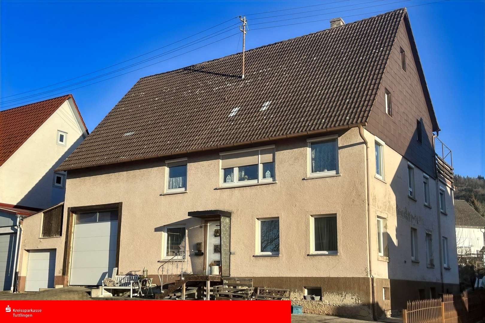 Vorder-/Seitenansicht Vorder-/Seitenansicht - Zweifamilienhaus in 78588 Denkingen mit 262m² kaufen