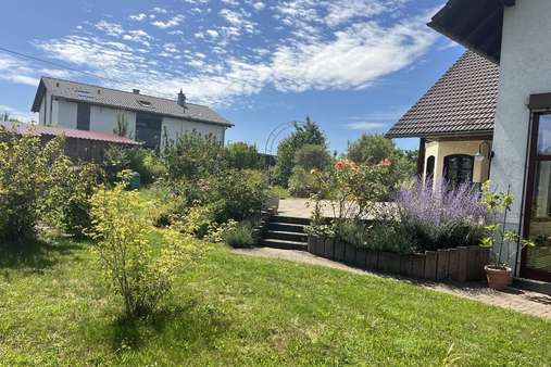 Blick vom Garten Blick vom Garten - Einfamilienhaus in 78579 Neuhausen mit 178m² kaufen